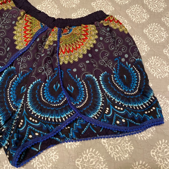 Boho Patterned Flowy Shorts - Picture 2 of 4